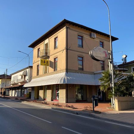 Al 182 Hotel Fornaci di Barga Екстериор снимка